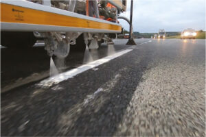 Spraying lines
